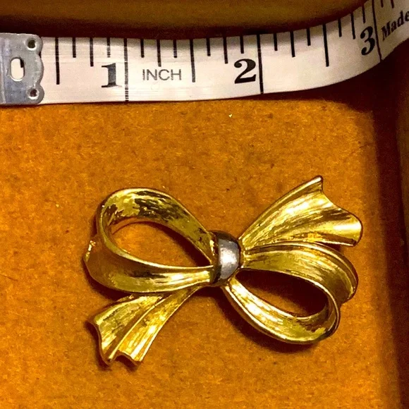 Bow Pin - Picture 3 of 3